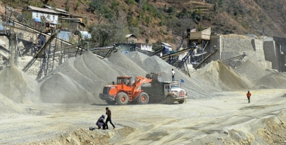 क्रसर उद्योग नवीकरण सहज बनाउन व्यवसायीको माग